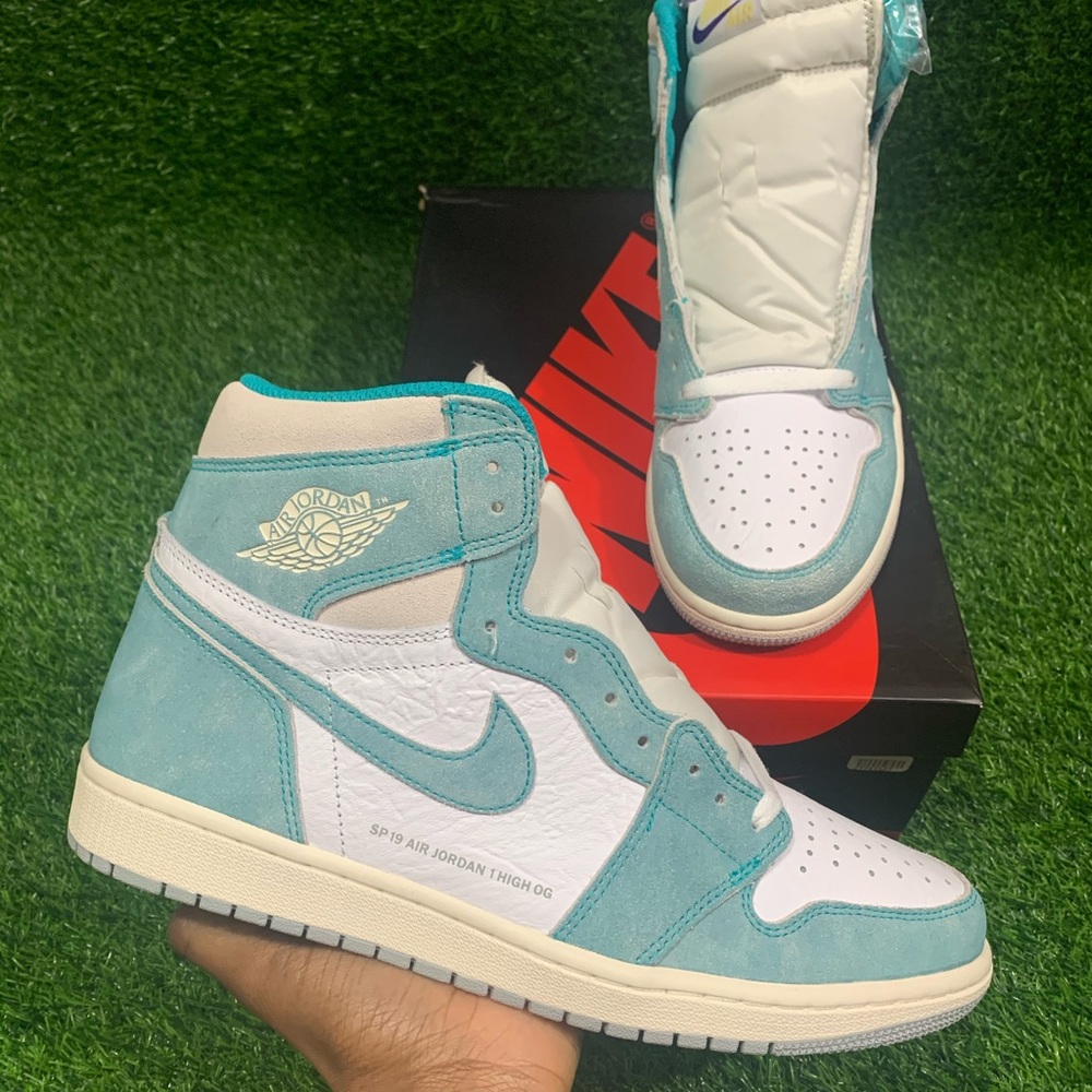 2019 Air Jordan 1 Retro High OG “Turbo Green” - Picture 1 of 16